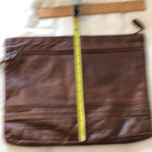Kenneth Cole Genuine Supple Leather Laptop Bag in Excellent Condition. - Picture 11 of 16